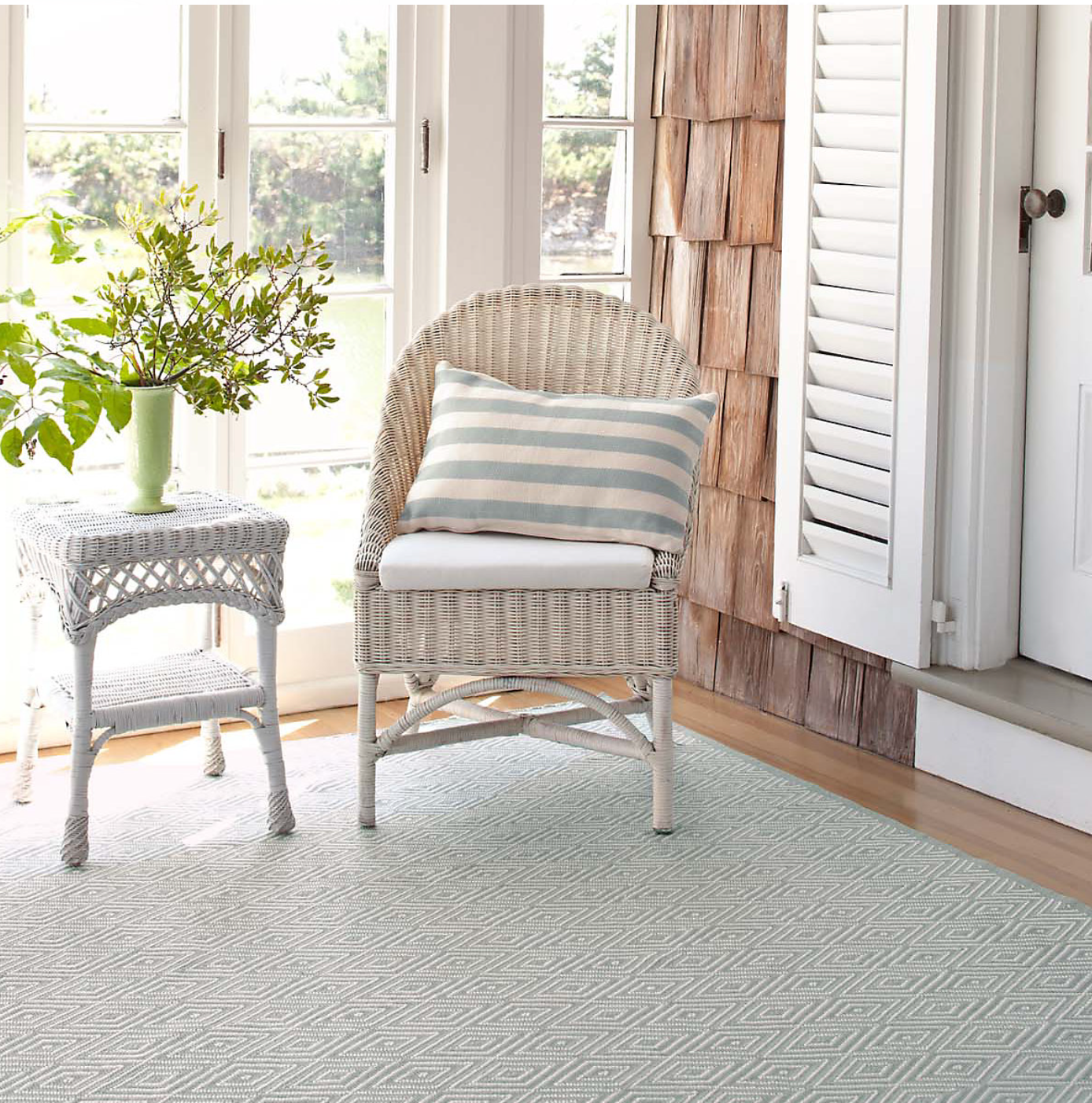 Diamond Indoor/Outdoor Rug - Light Blue & Ivory