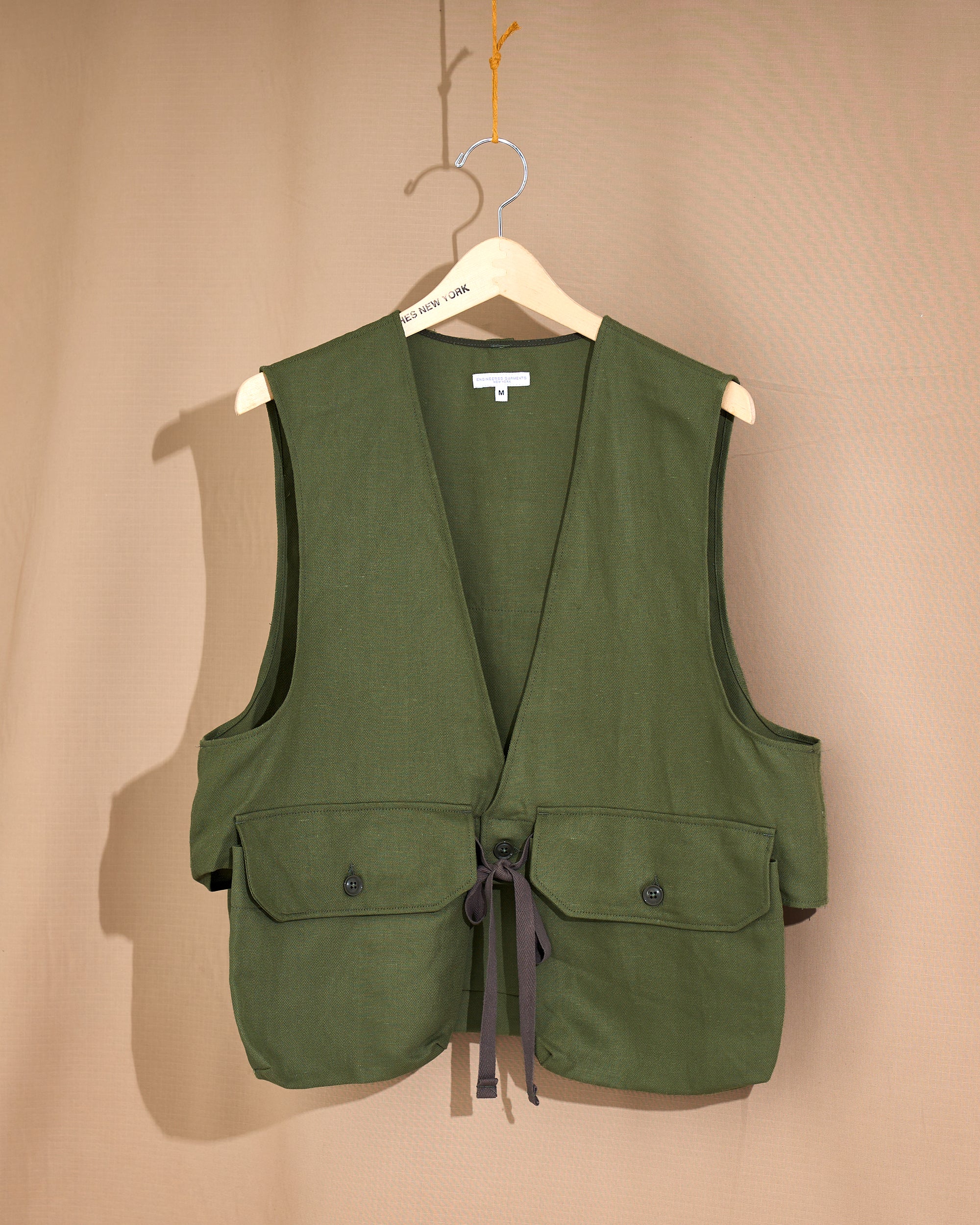 04_JACKET, VEST_4.jpg__PID:909eb421-6258-44a3-b448-e9d933bc9873
