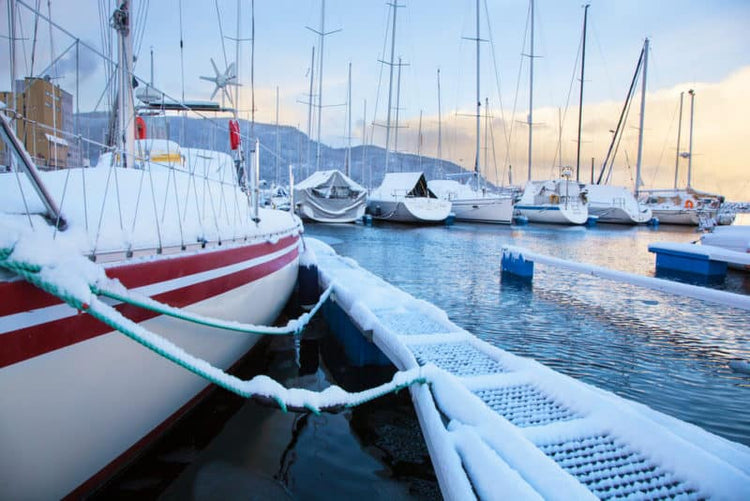 living on sailboat in winter