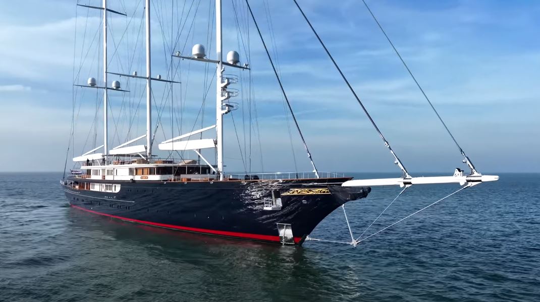 Jeff Bezos new sailing yacht