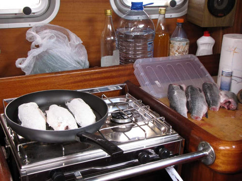 gimbaled stove sailboat