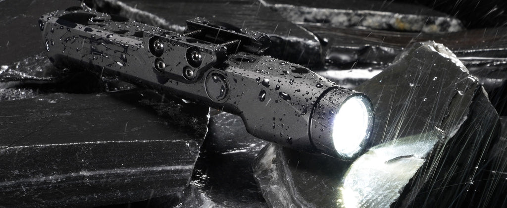 Waterproof tactical flashlight 1700 lumens green laser light
