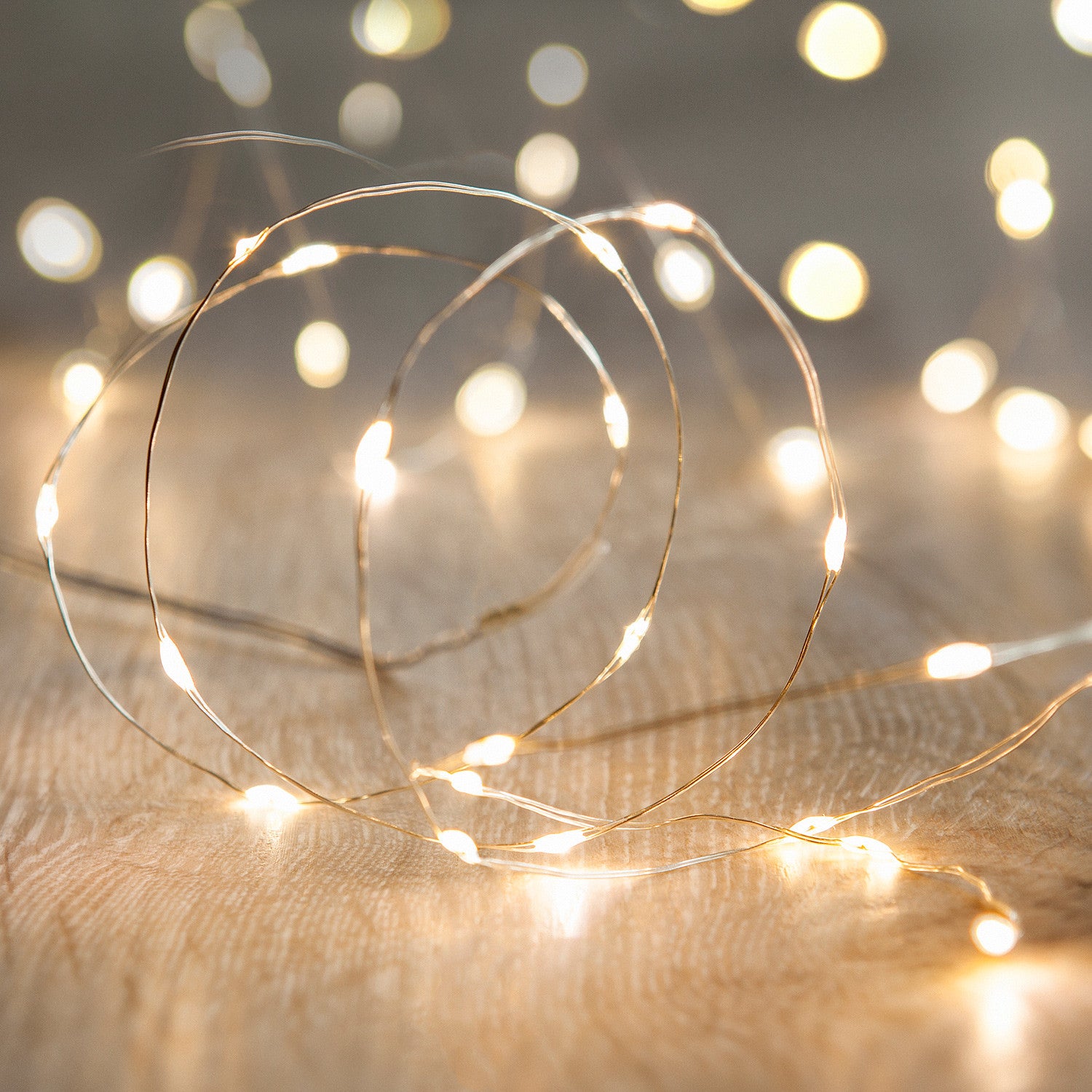 Weihnachtsdeko - Lichterkranz Mistelzweige & weiße Pompons