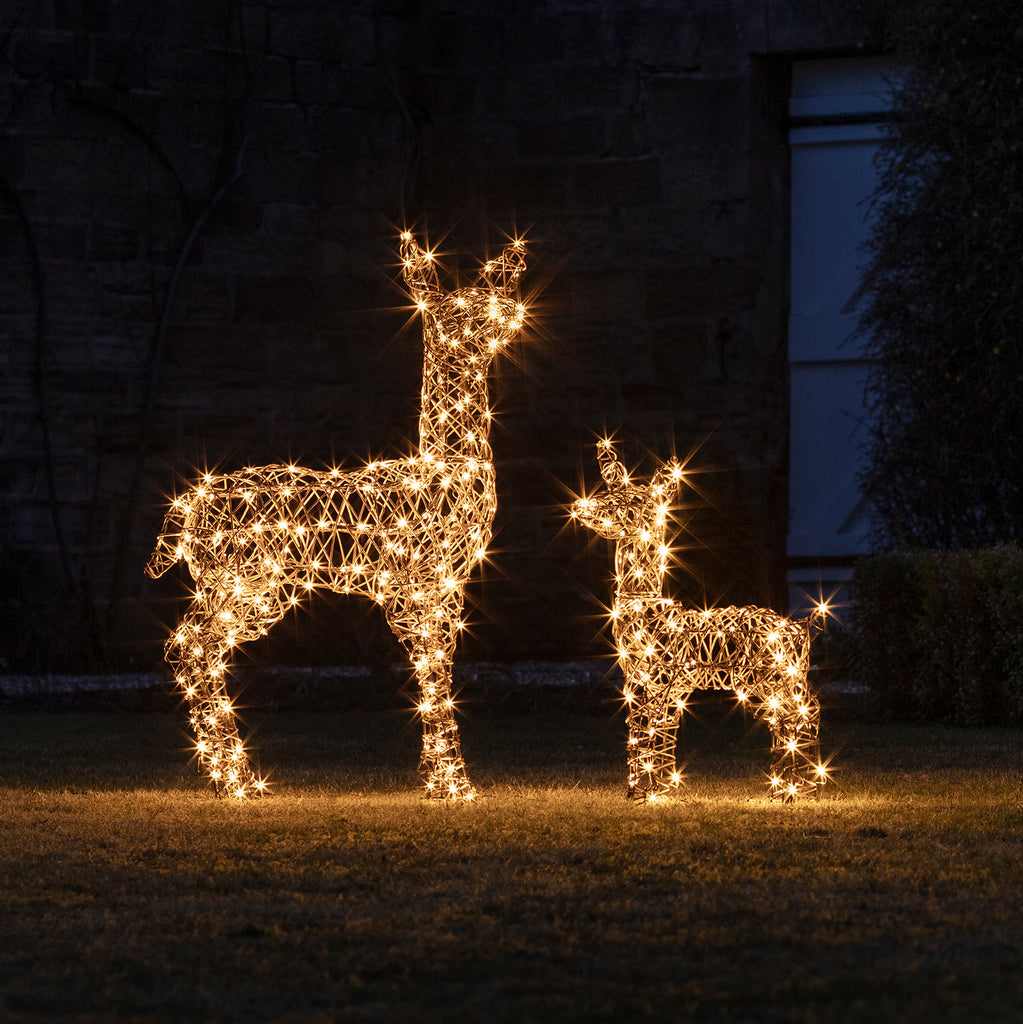 Mama & Baby Rattan Rentier Weihnachtsfiguren Außen & Lights4fun.de