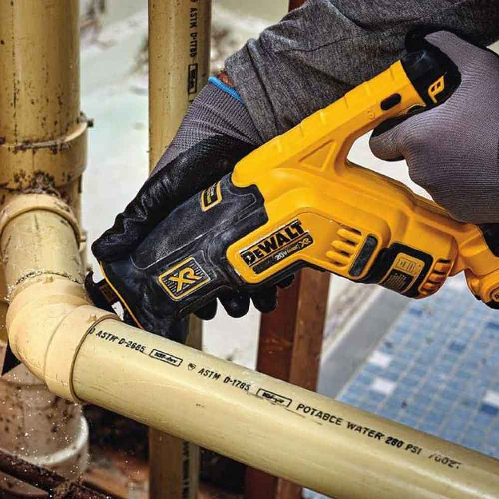 DEWALT DCS367L1 20V MAX* XR Brushless Cordless Compact Reciprocating Saw Kit (3.0 AH) - 3