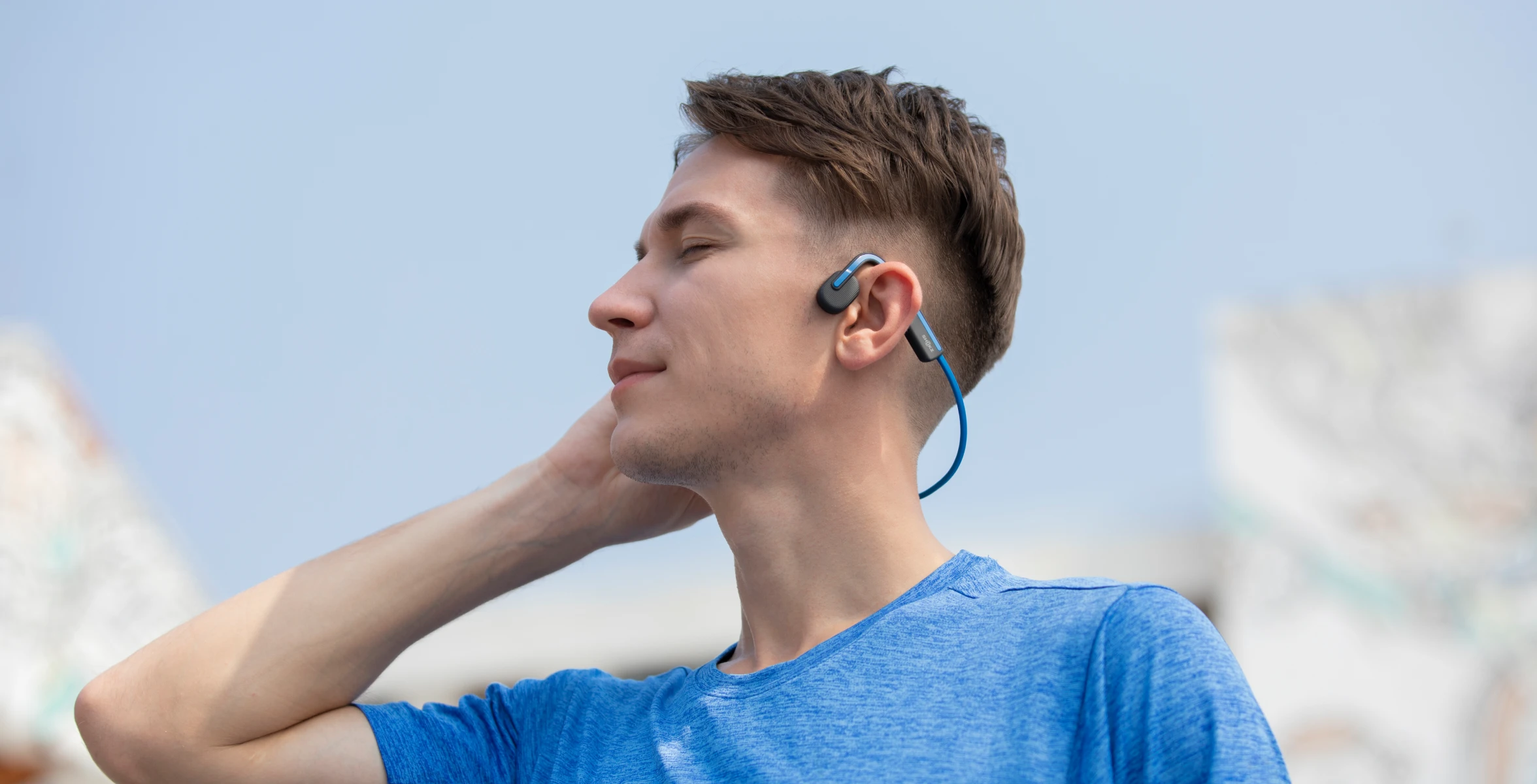 sports bluetooth headphones allow to easy controls