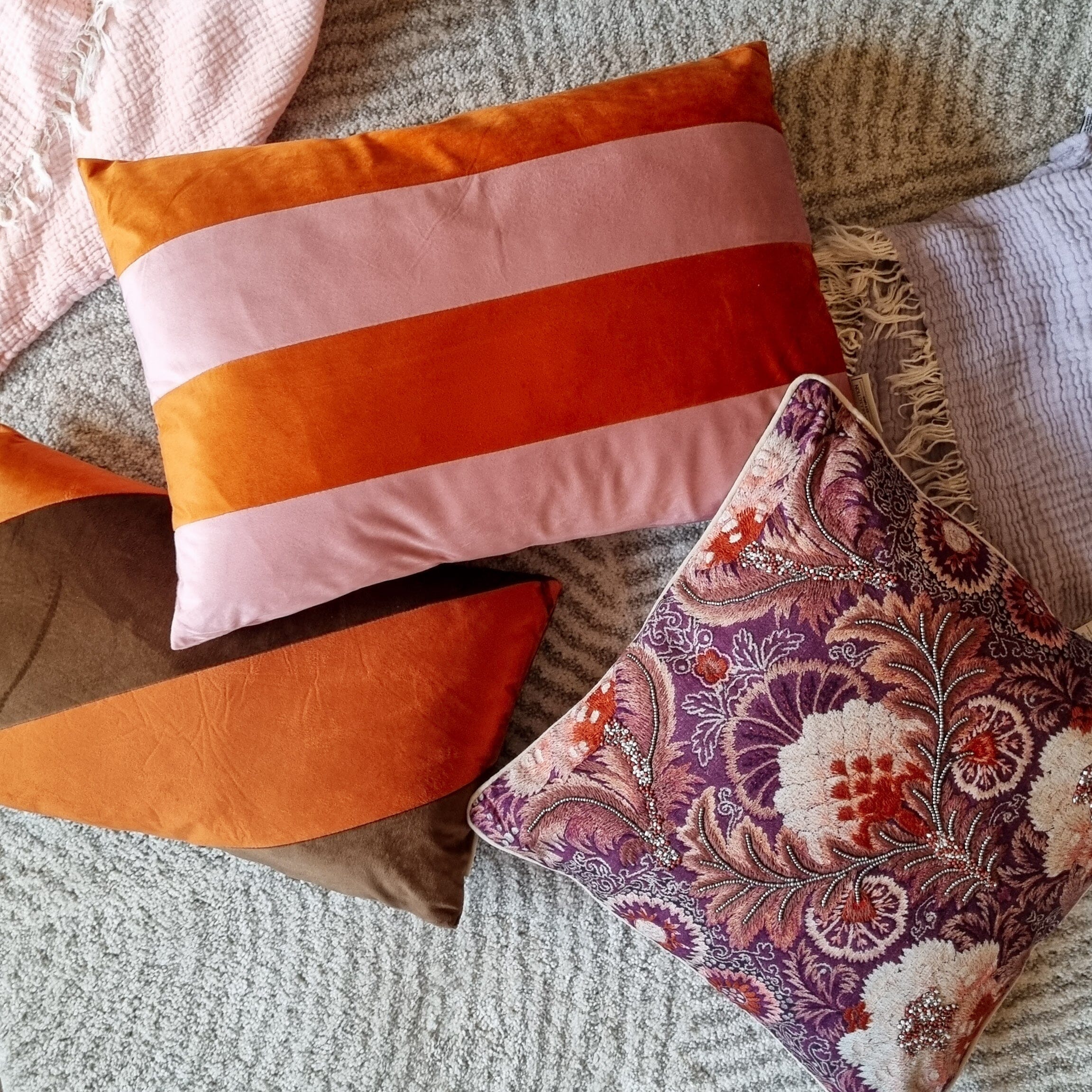 Coussin rayé velours rose et orange | Meubles et articles pour la maison | Boutique irlandaise pour la maison | Oriana B