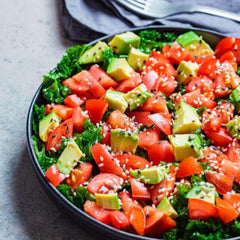 ENSALADA DE KALE TOMATE CHERRY