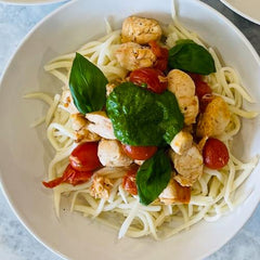 Pasta de palmitos con pollo y pesto