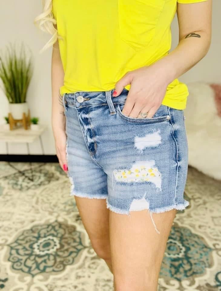 judy blue lemon patch shorts