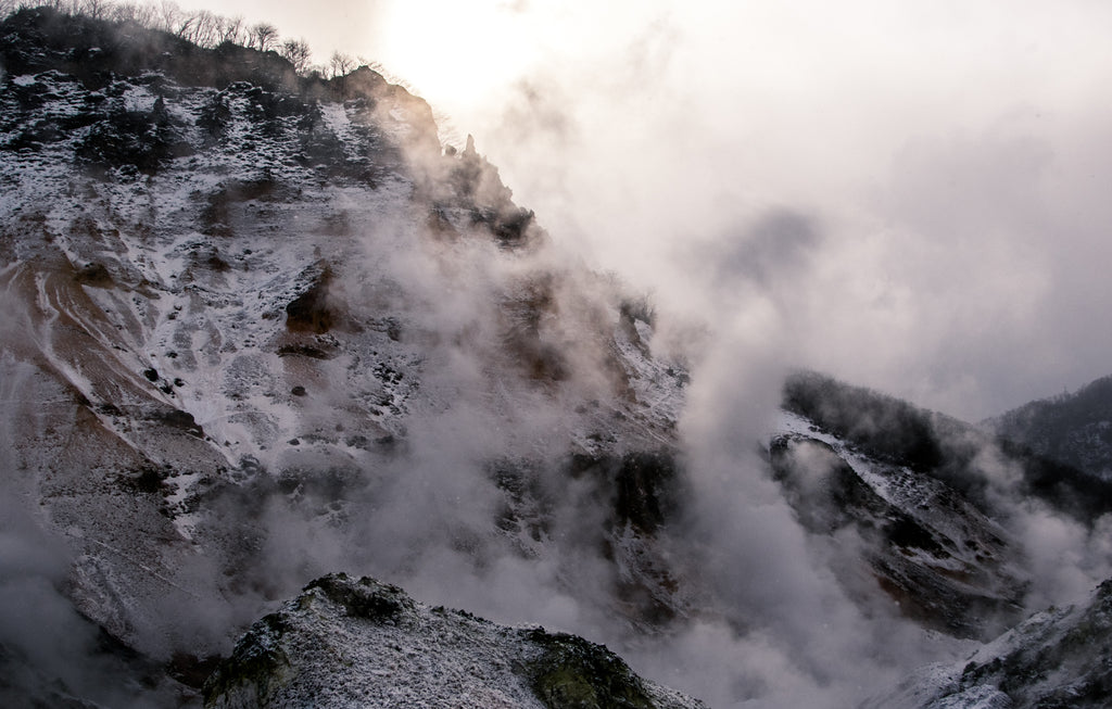 Montagnes enneigées à Hokkaido Japon