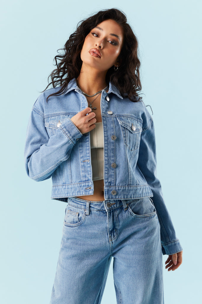 Refuge Light Wash Cropped Denim Jacket – Charlotte Russe