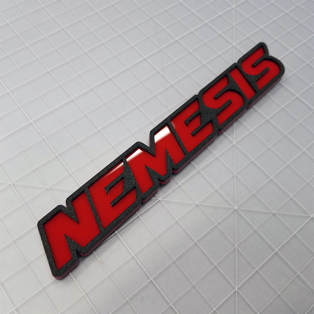 insigne de voiture Némésis