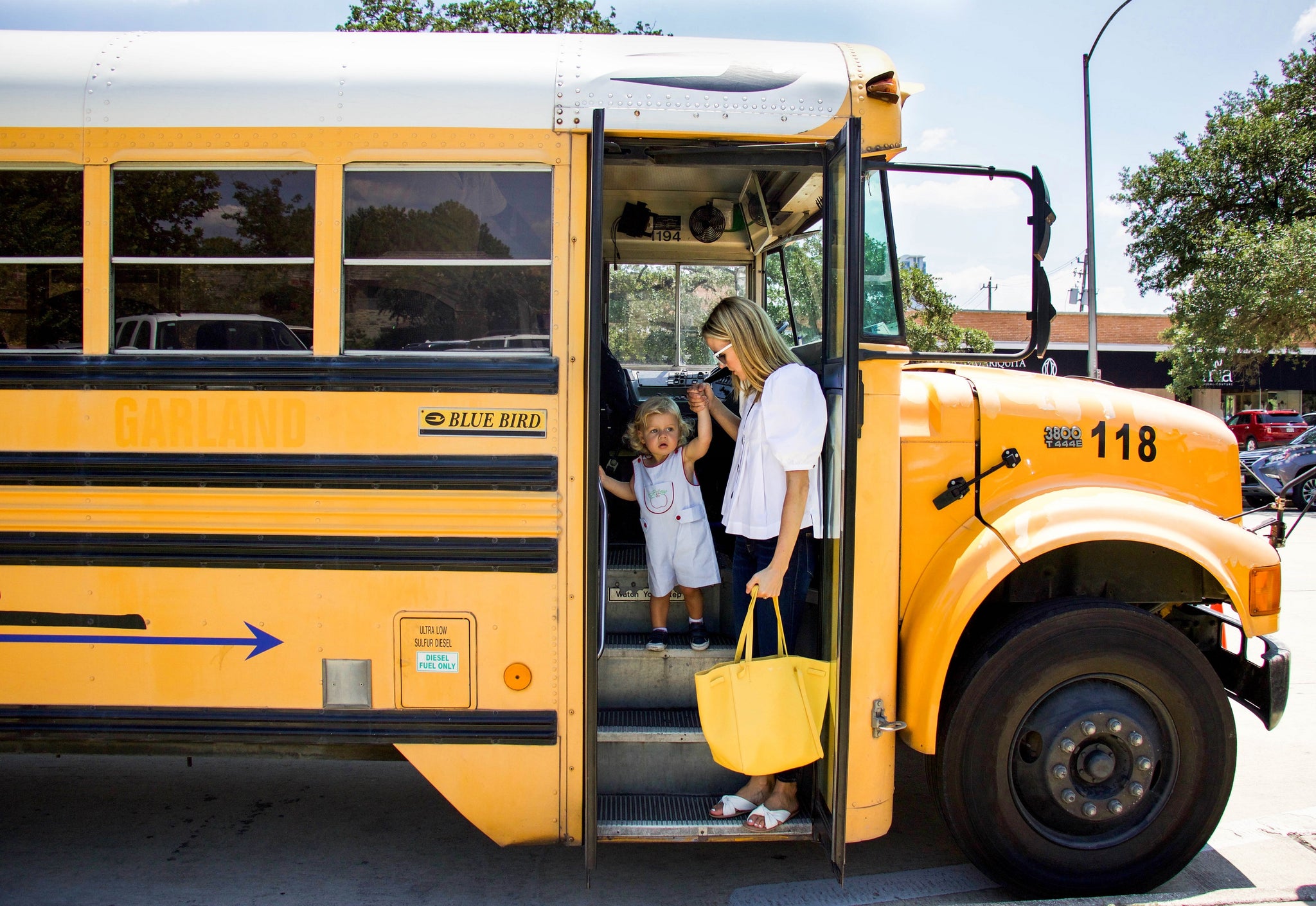 Motherhood Monday  the wheels on the bus. – Only on The Avenue