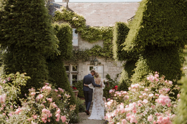 Garden wedding venue. Cotswold wedding venue