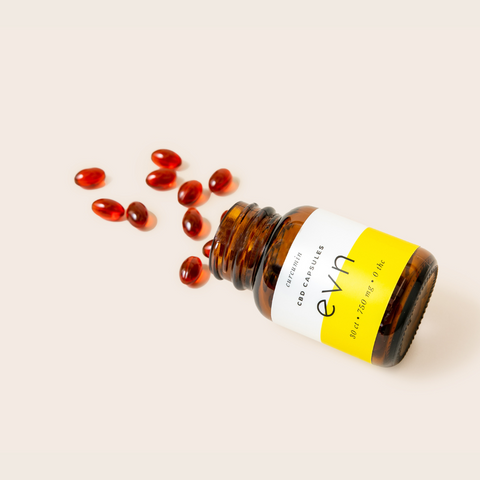 red curcumin capsules