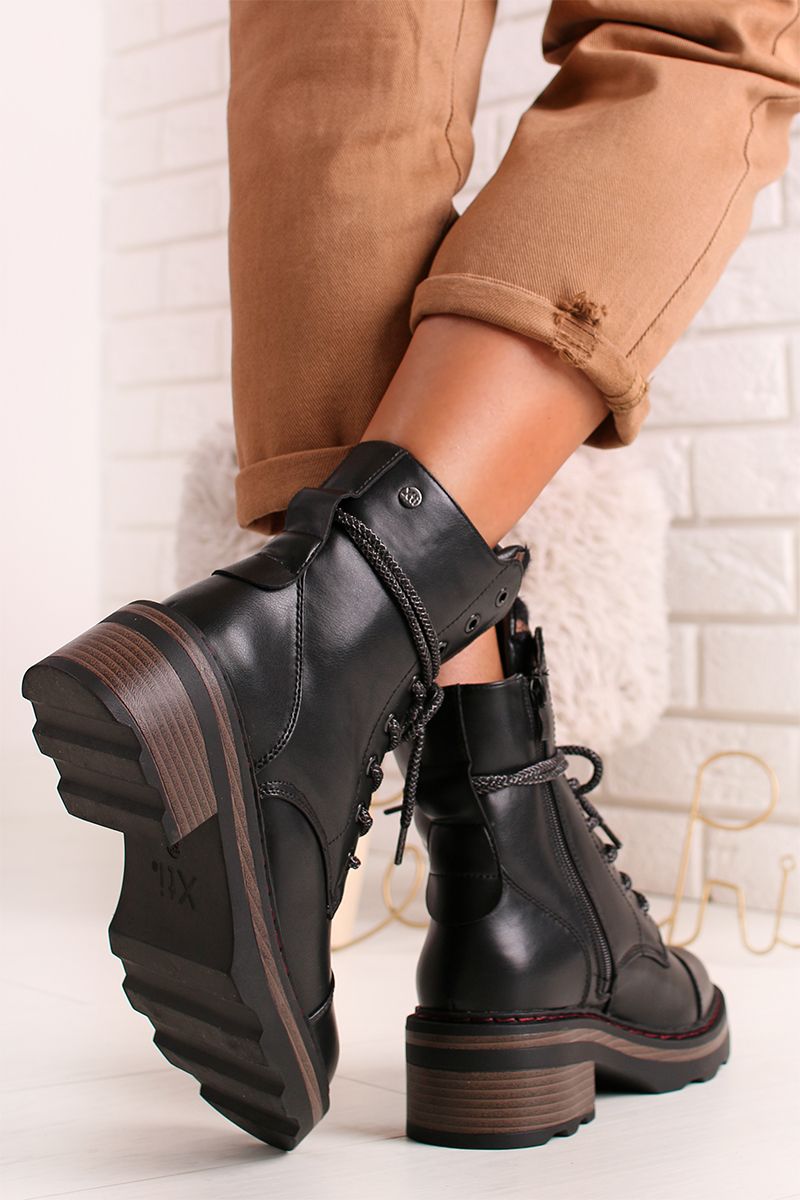 xti boots black