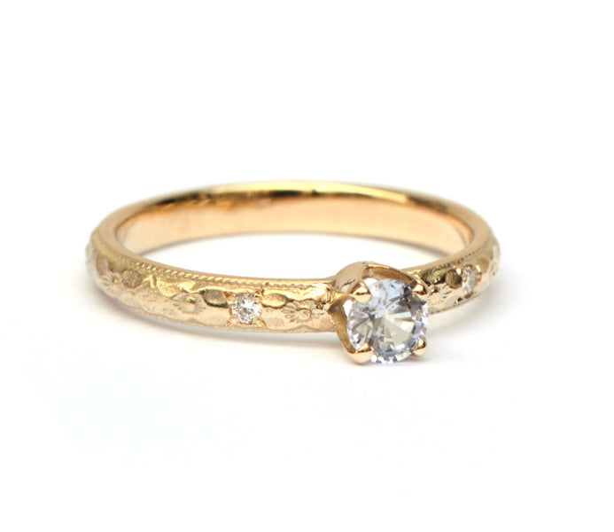 congestie Thriller Knuppel Ring met witte saffier en diamant– Nadine Kieft Jewelry Amsterdam