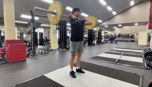Park Ah Young in the gym doing some weight lifting