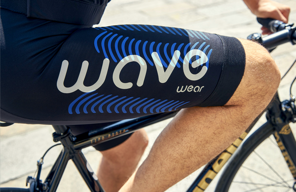 close up shot of a man on a bike wearing the wavewear cycling bibshorts