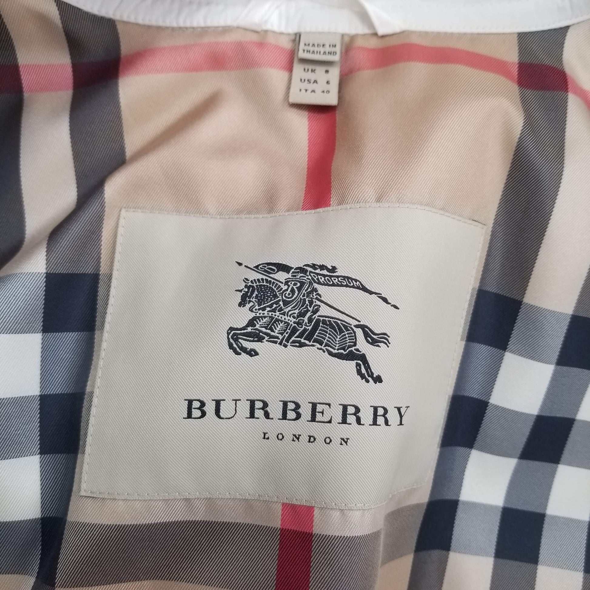 Authentic Burberry White Ballet Short Raincoat Sz 6 – Luxe Touch Luxury  Resale