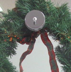 Hanging Wreaths with Magnets