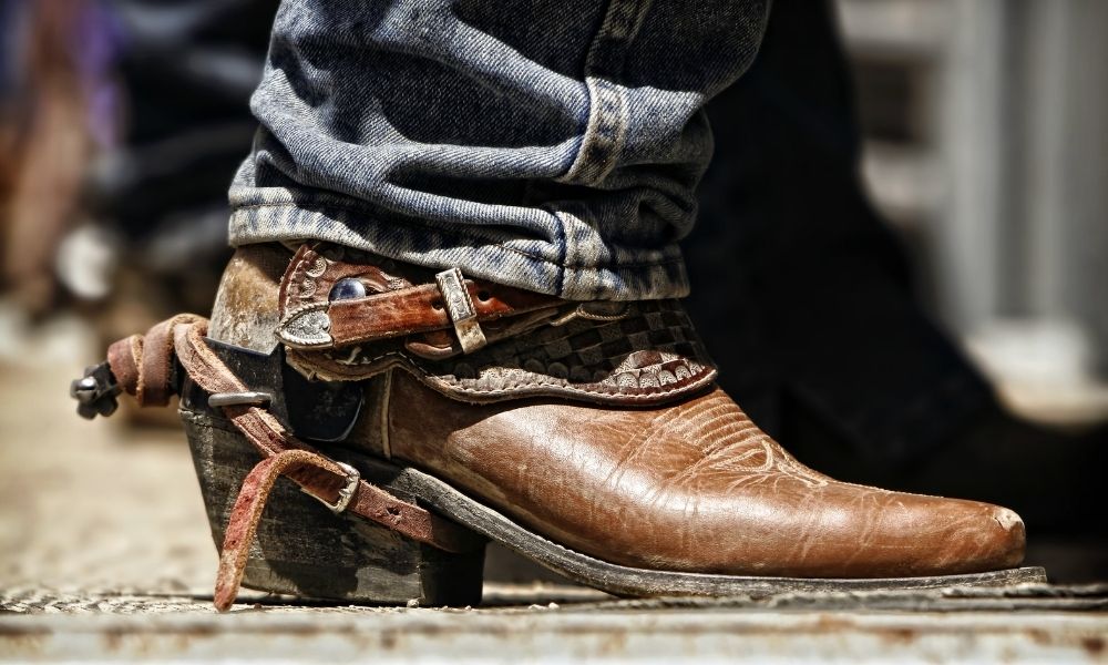 how to wear cowboy boots with jeans