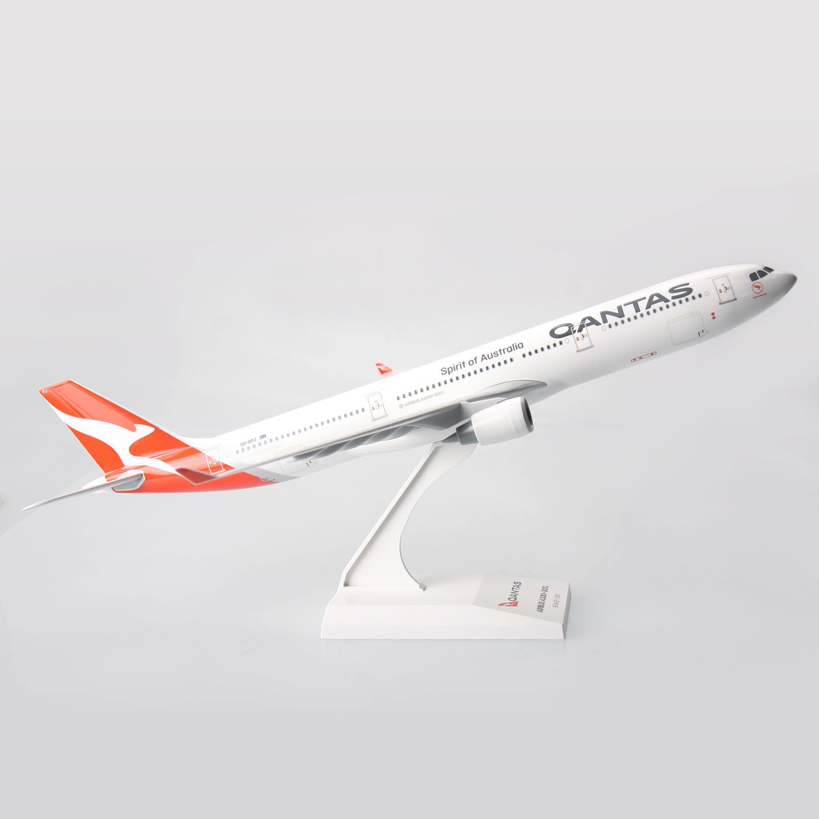 Details About Qantas Airbus A330 300 Vh Qpj 1 200 Scale Plastic Model Replica A330 Aircraft
