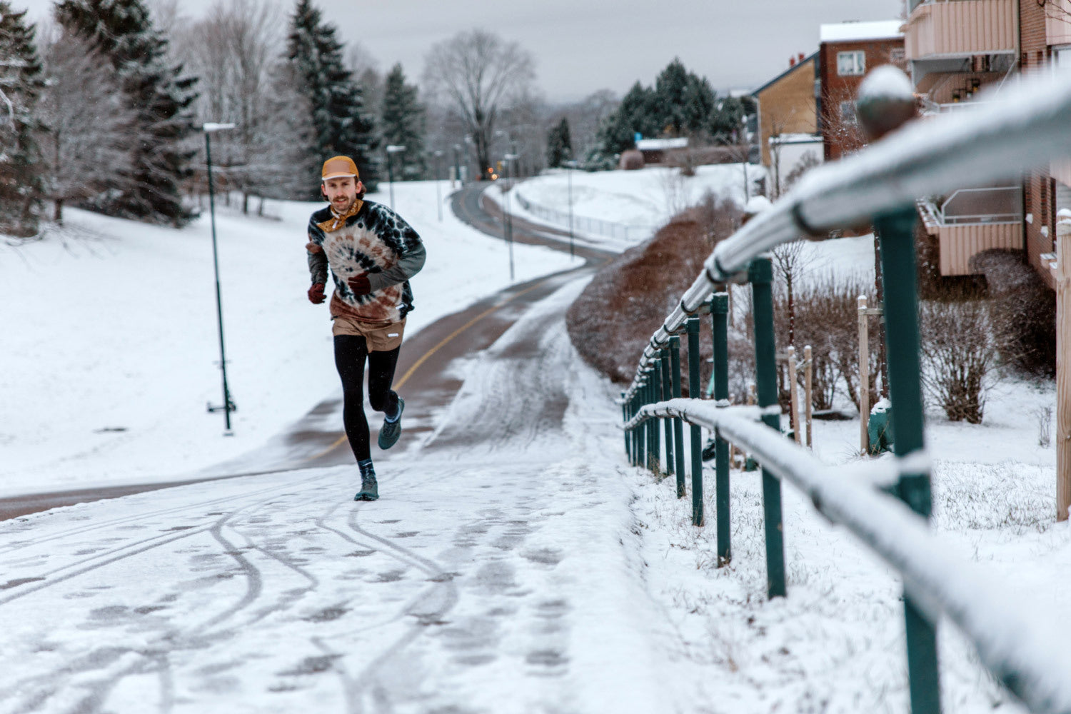 Patrick Stangbye running in the snow