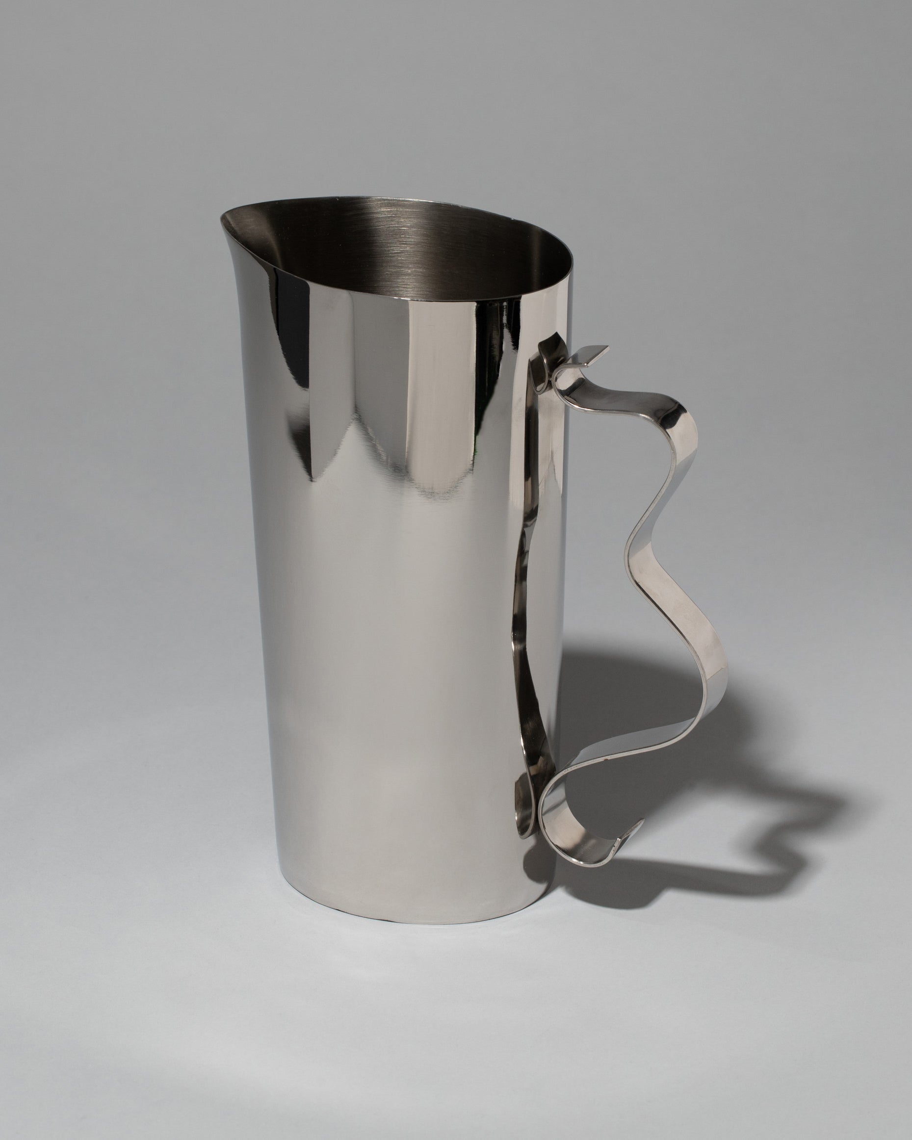 Squiggle Pitcher – Mociun