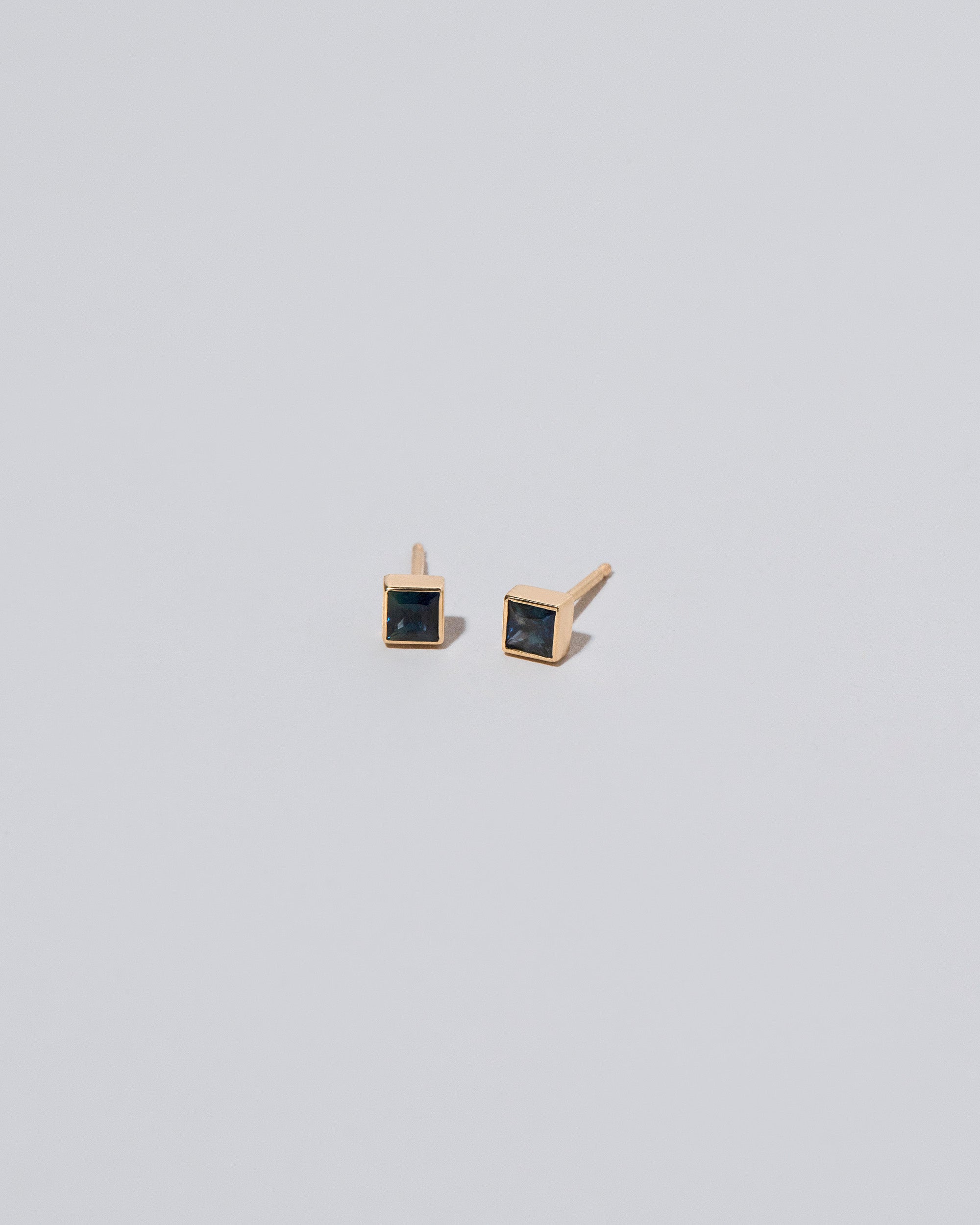 Square Frame Stud Earrings | Mociun