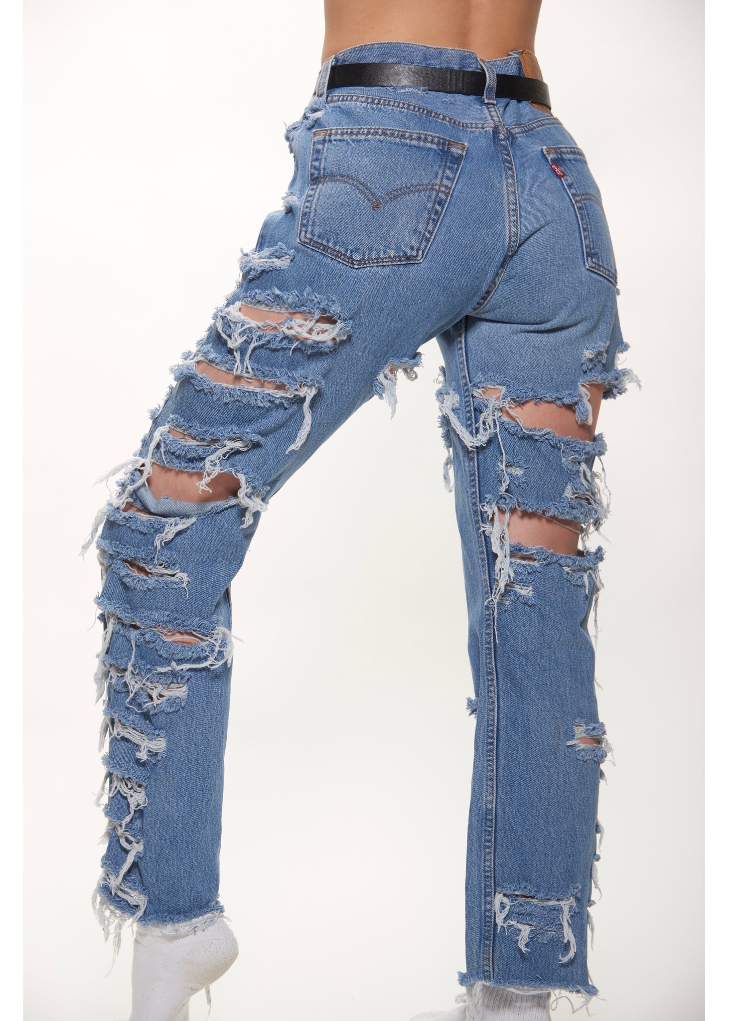 levi's shredded jeans