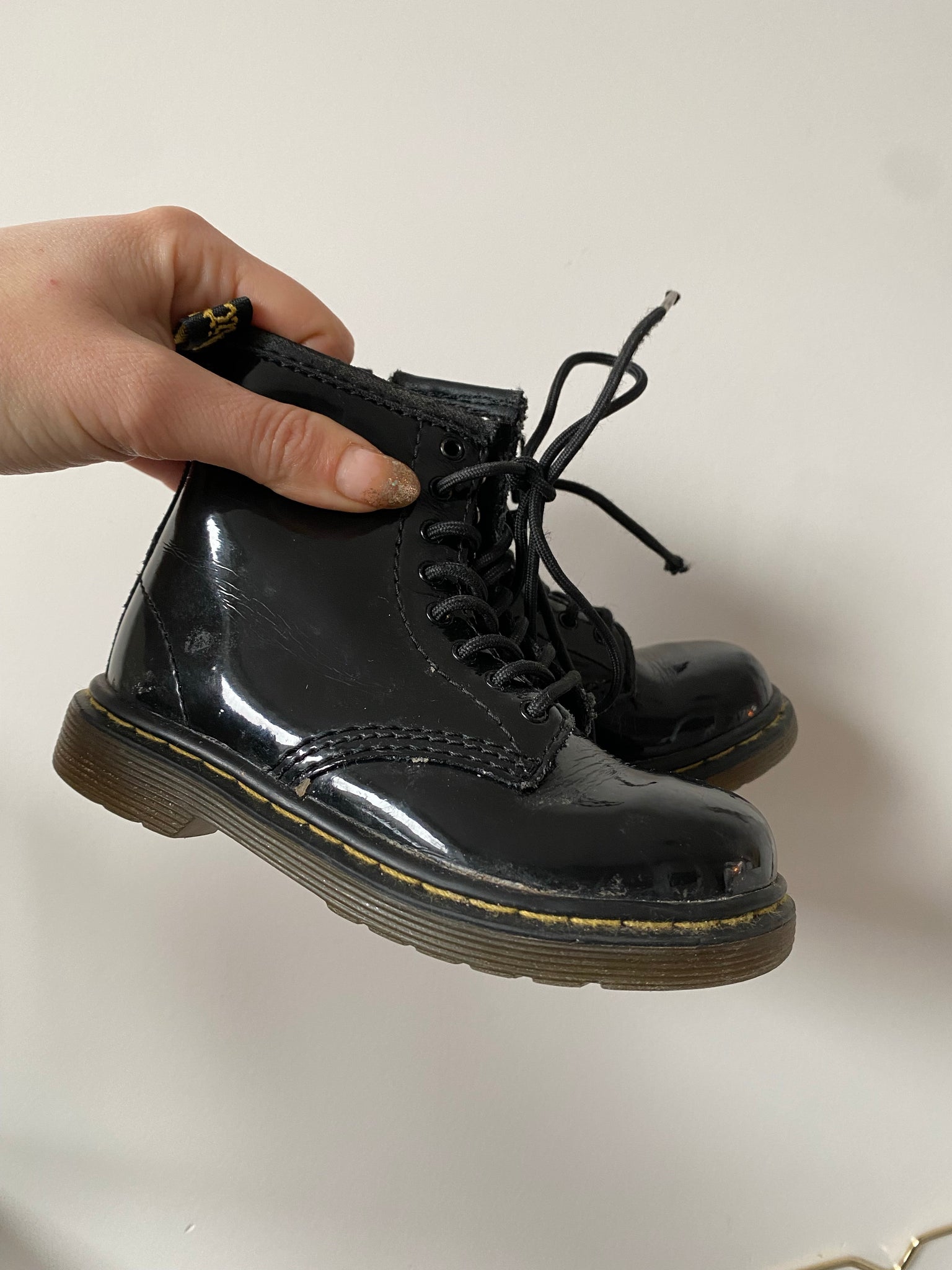 Schilderen Bloemlezing gevolgtrekking dr Martens maat 24 – Aimélie