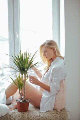 What a single girl/ man should do to pamper herself/ himself after a long day at work? 5 Free Tips to getting a cool and relaxing night routine this summer of 2019