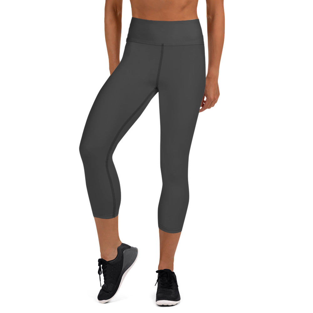 Graphite Gray Yoga Capri Leggings, Solid Color Grey Designer Yoga Capri Leggings, Simple Essential Modern Comfy Moisture-Wicking, High-Waisted Capri Leggings Yoga Pants Mid-Calf Length Activewear- Made in USA/EU/MX (US Size: XS-XL)