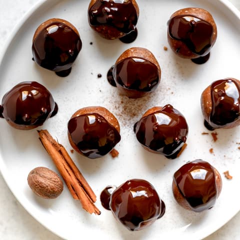 Keto gingerbread bites with dark chocolate recipe