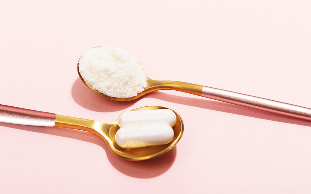spoons with collagen protein powder and capsules