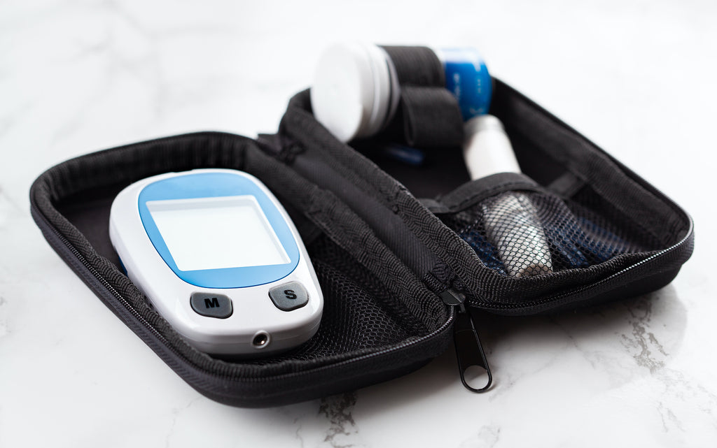 Ketosis symptoms: Self-monitoring equipment of blood glucose and ketones level