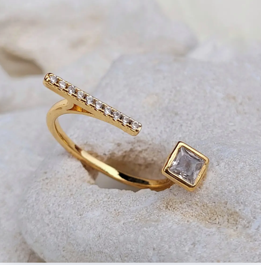 Solitaire Modern Curve Ring
