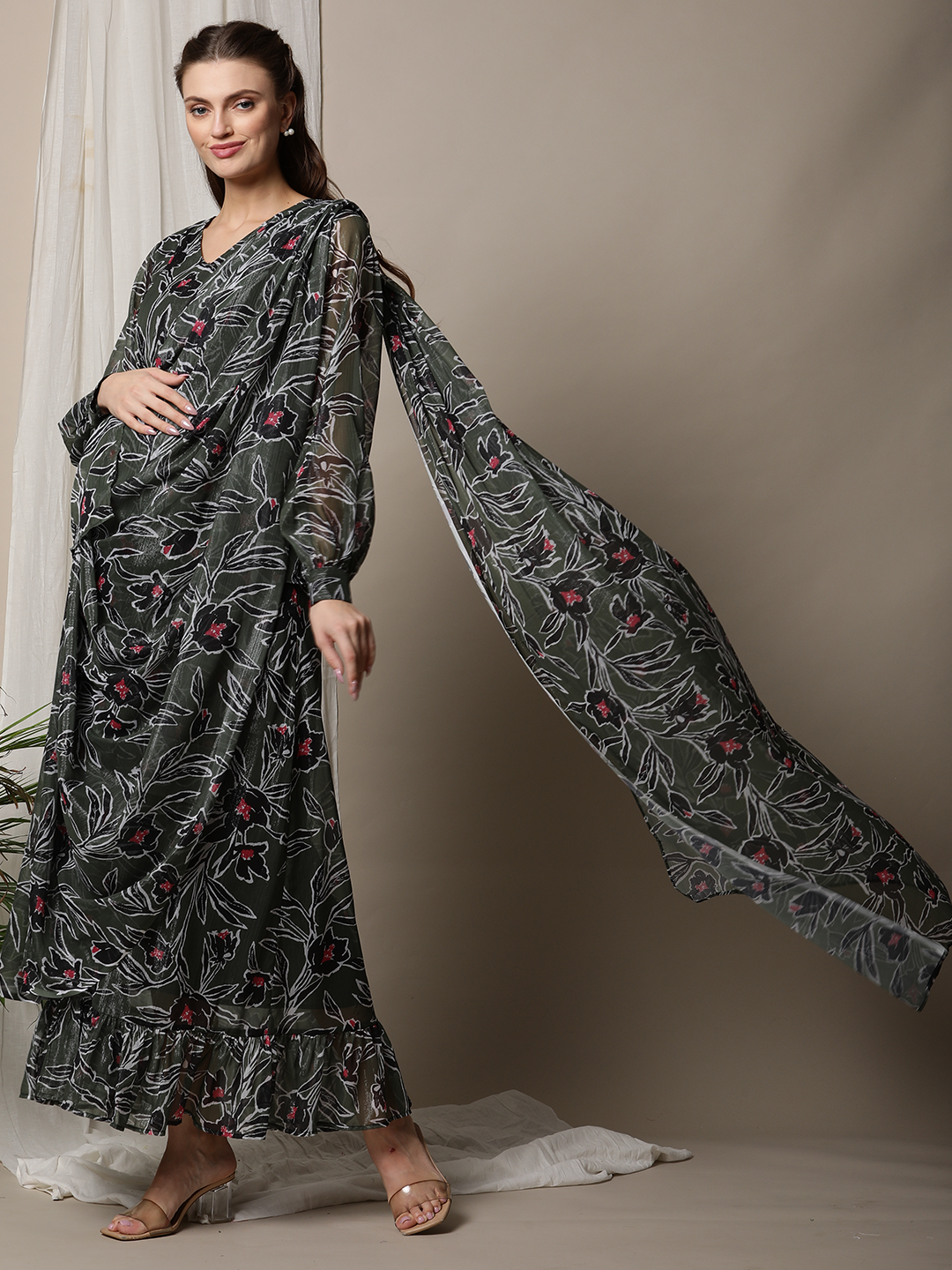 Pregnancy Photoshoot in Saree - Floral Print | Wobbly Walk