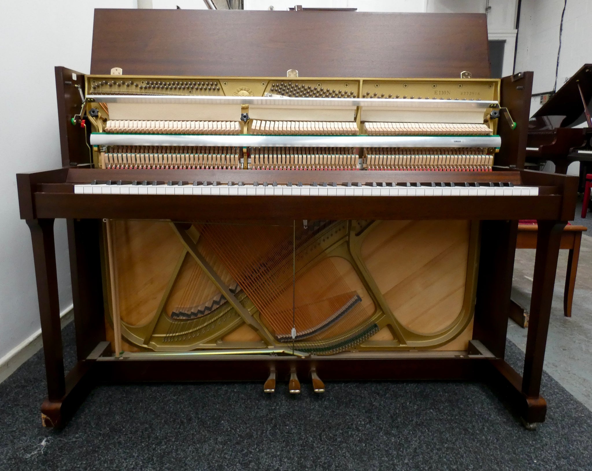 Yamaha E110N Upright Piano in Mahogany Cabinet – Shackleford Pianos