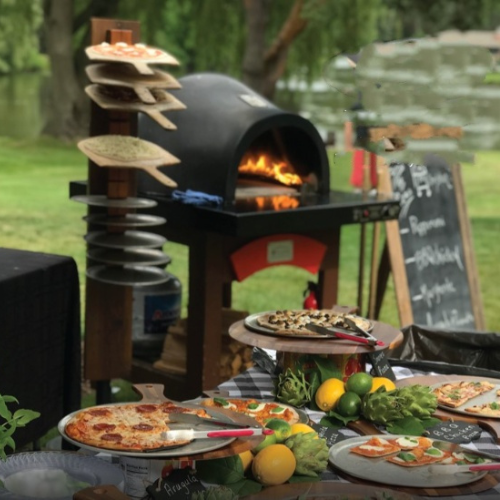 HPC_Forno Pizza Oven in background_food in front