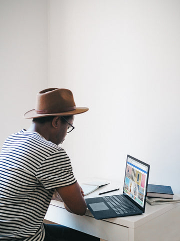 Man attends online course program