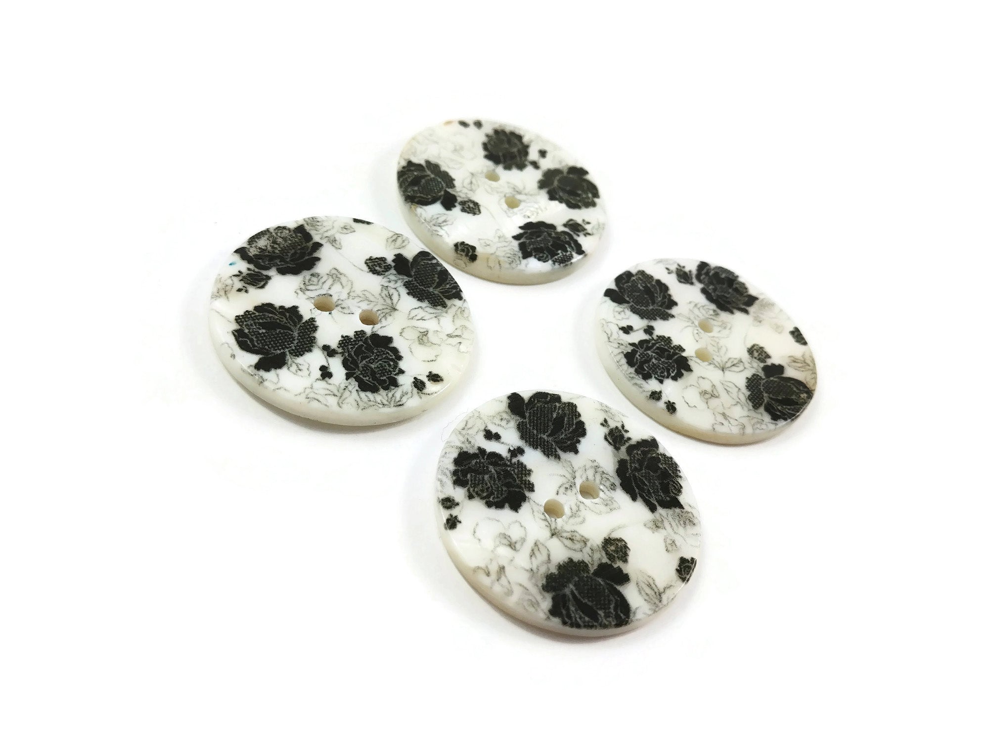 Round natural Mother of Pearl Buttons, Packaging Type: Packet,  Size/Dimension: 8mm-30mm at best price in Ghaziabad