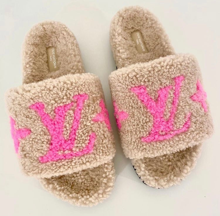 LV Slippers (More Colours)