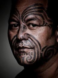 Tatuaggio viso Maori