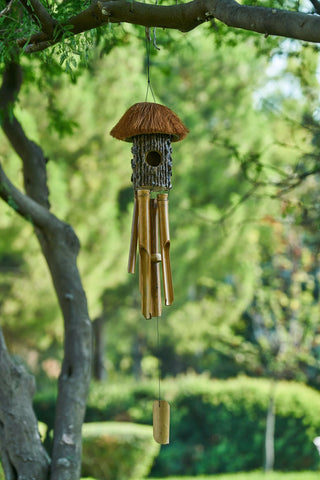 Carillon à vent en bambou agrémenté d'un mangeoire à mésange et rouge-gorge