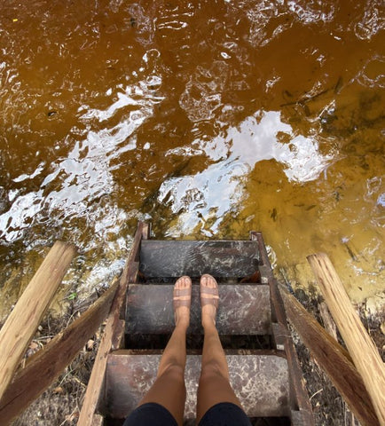 Linus no rio na Amazônia