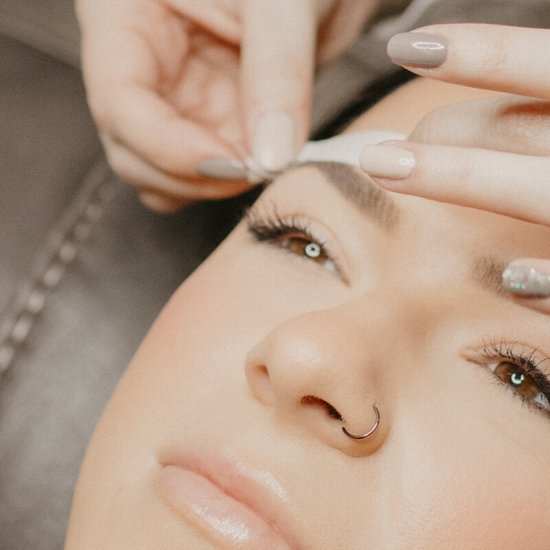 Which is Better? Facial Waxing vs Threading? – AVARI BEAUTY