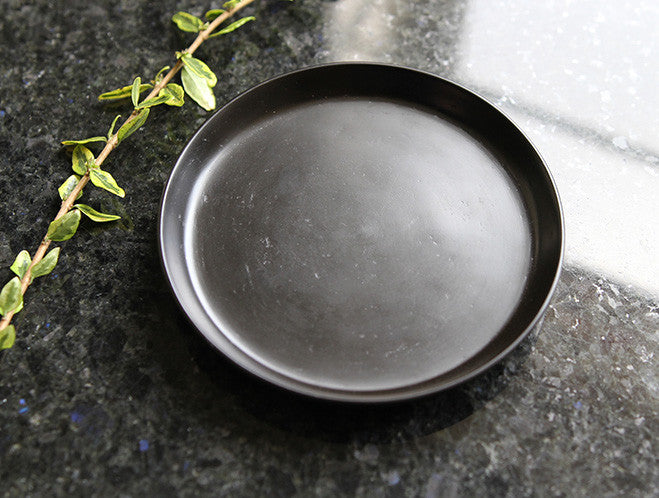 Small Black Coated Dish by Akihiko Sugita by Akihiko ...